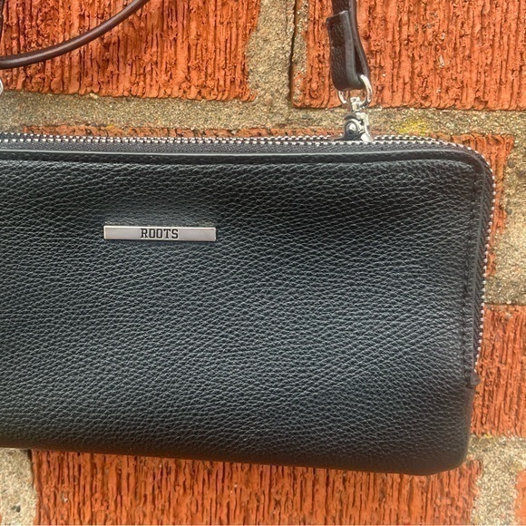 Roots Handbags - Roots Small Cross body Leather Purse